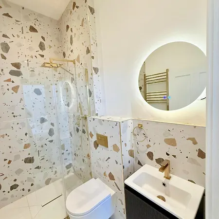 The Nest - Sleeps 8 - Free Off Street Parking