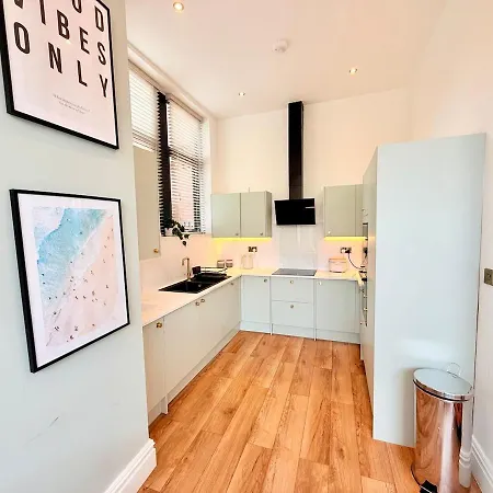 The Nest - Sleeps 7 - Free Off Street Parking 布里斯托