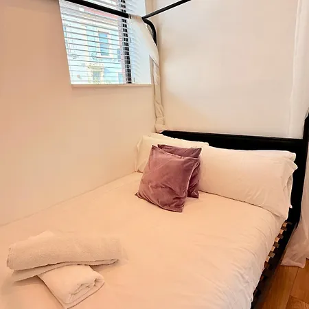 The Nest - Sleeps 8 - Free Off Street Parking