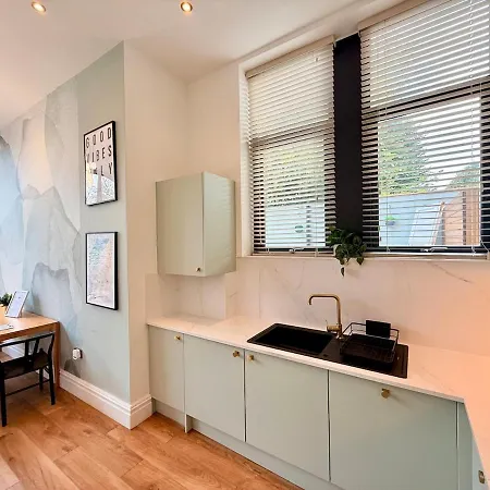 The Nest - Sleeps 7 - Free Off Street Parking *