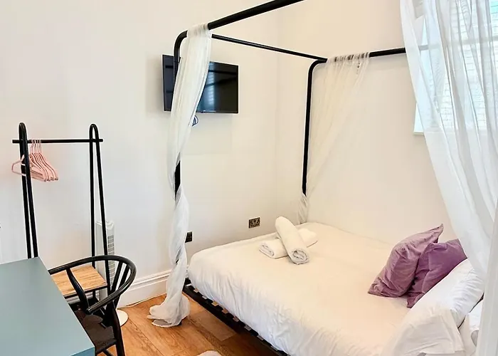 アパート The Nest - Sleeps 7 - Free Off Street Parking ブリストル