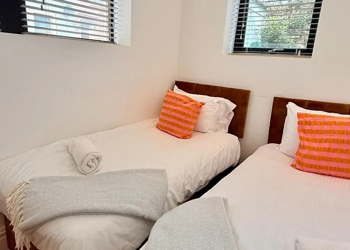 The Nest - Sleeps 7 - Free Off Street Parking アパート ブリストル