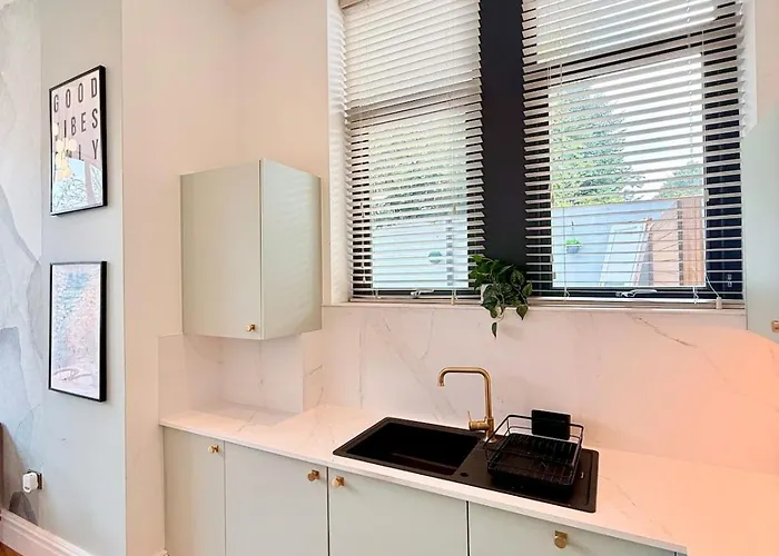 The Nest - Sleeps 7 - Free Off Street Parking ブリストル