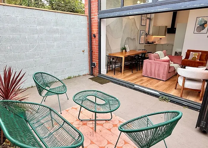 公寓 The Nest - Sleeps 7 - Free Off Street Parking 布里斯托