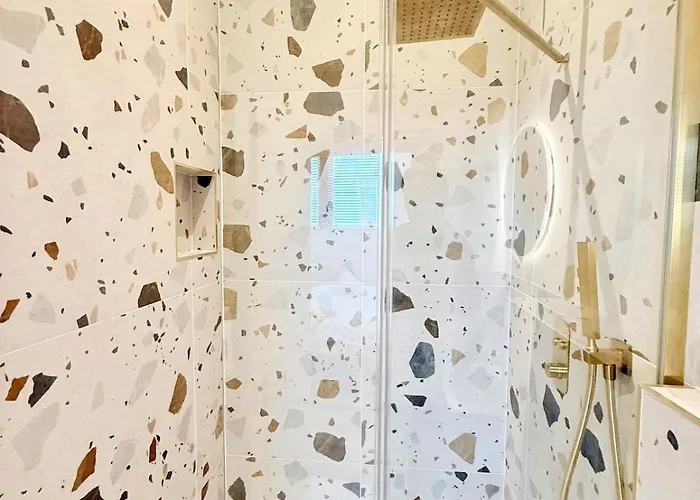 The Nest - Sleeps 7 - Free Off Street Parking