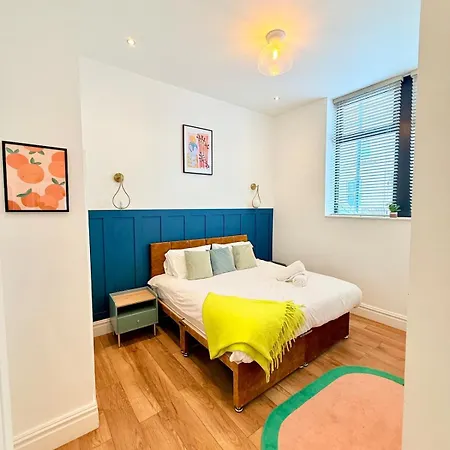 The Nest - Sleeps 7 - Free Off Street Parking Bristol